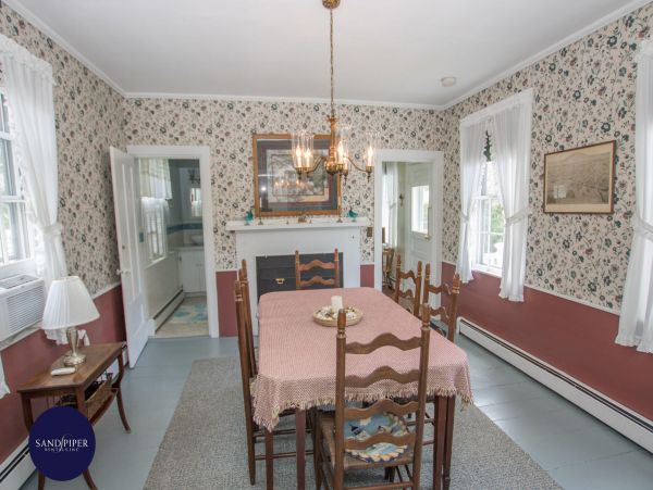Cape Cod Home 995071