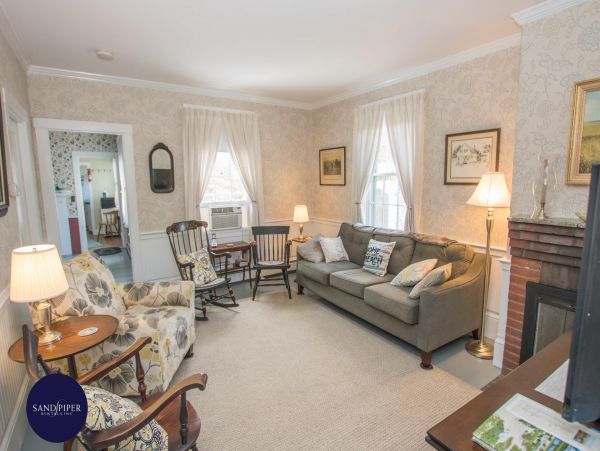 Cape Cod Home 995071