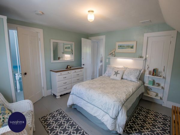Cape Cod Home 995071