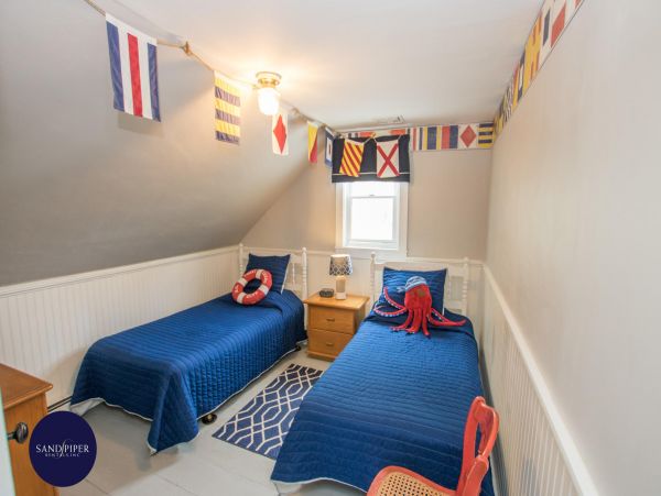 Cape Cod Home 995071