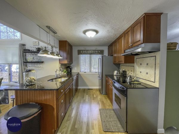 Cape Cod Home 995072