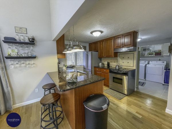 Cape Cod Home 995072