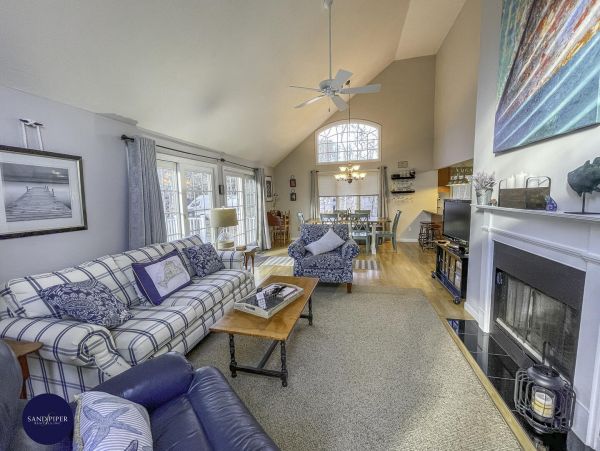 Cape Cod Home 995072