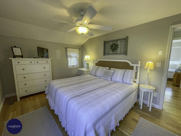 Cape Cod Home 995072