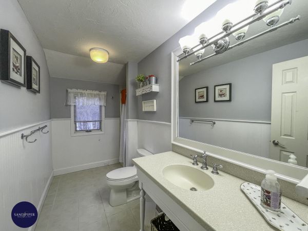 Cape Cod Home 995072