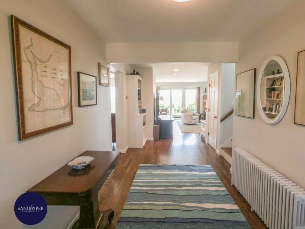 Cape Cod Home 995073