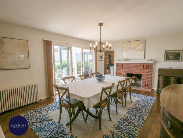 Cape Cod Home 995073