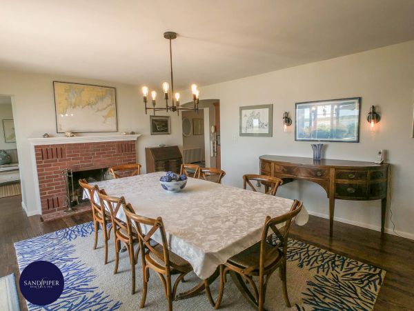 Cape Cod Home 995073