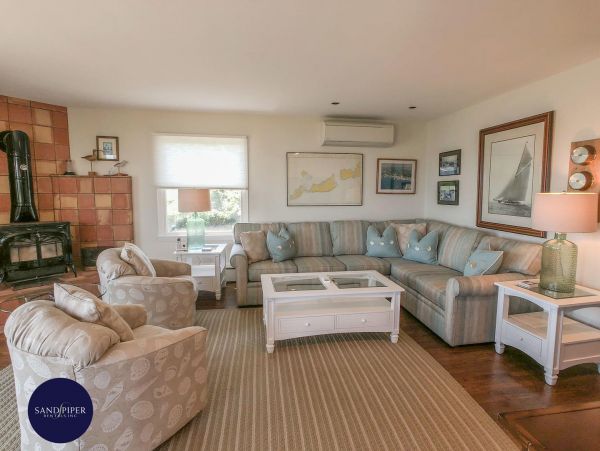 Cape Cod Home 995073