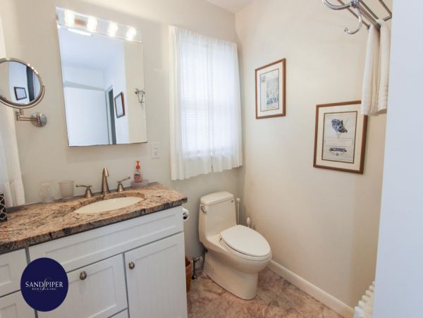 Cape Cod Home 995073