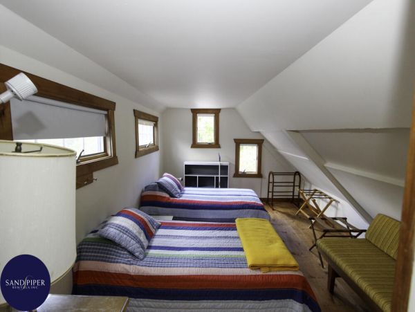 Cape Cod Home 995074