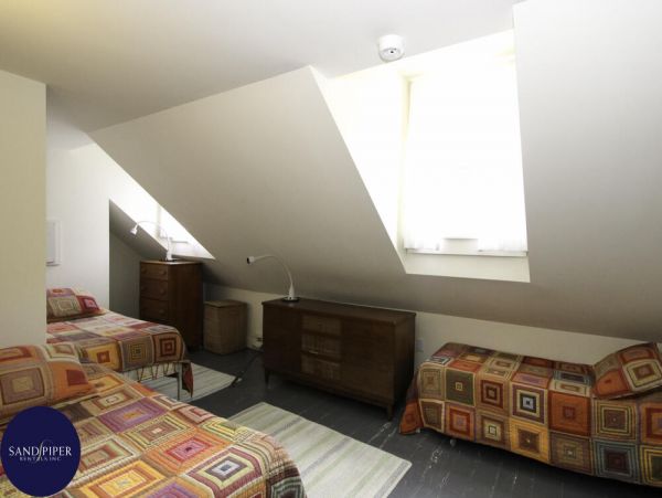 Cape Cod Home 995074