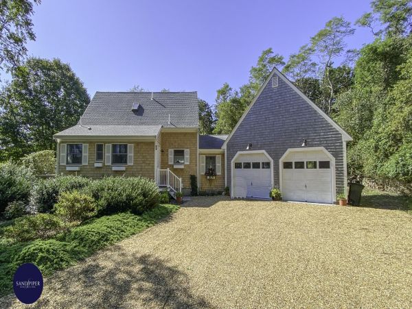 Cape Cod Home 995075
