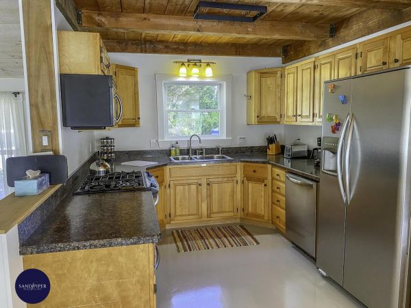 Cape Cod Home 995075