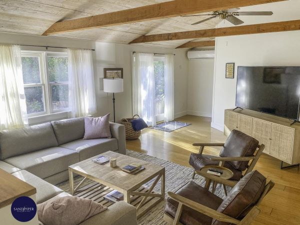 Cape Cod Home 995075
