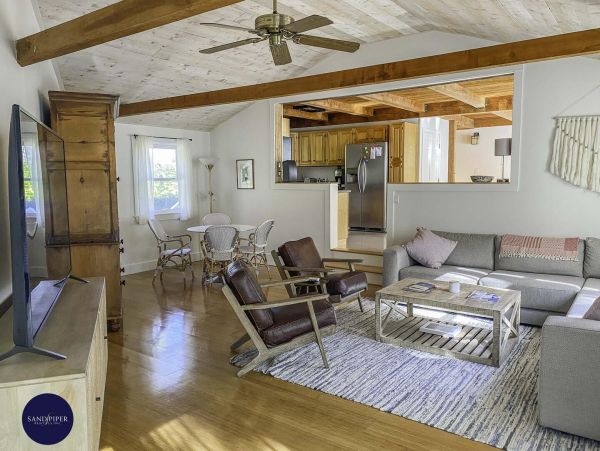 Cape Cod Home 995075