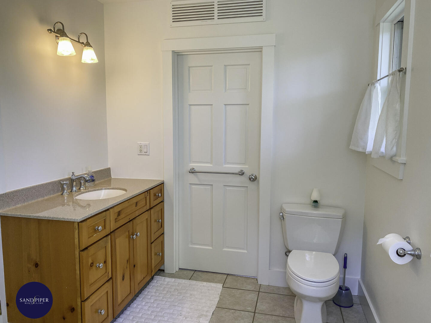 Cape Cod Home 995075