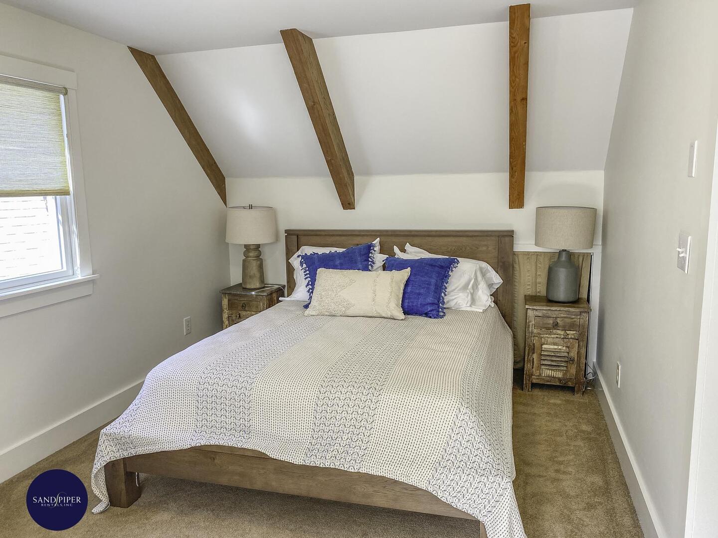Cape Cod Home 995075
