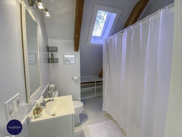 Cape Cod Home 995075