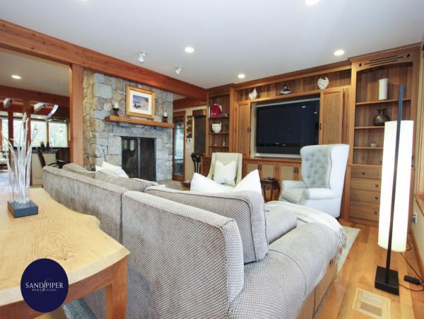 Cape Cod Home 995076
