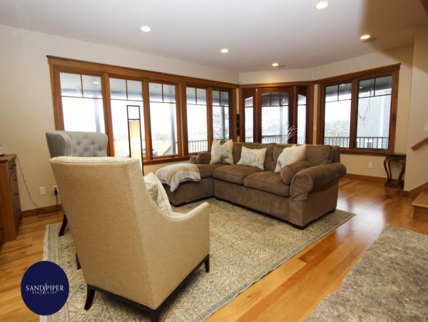 Cape Cod Home 995076