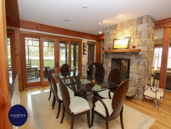 Cape Cod Home 995076