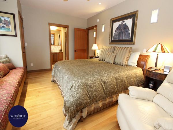 Cape Cod Home 995076