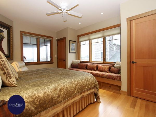 Cape Cod Home 995076
