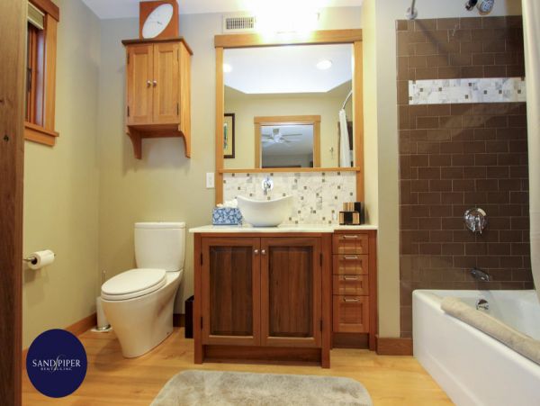 Cape Cod Home 995076