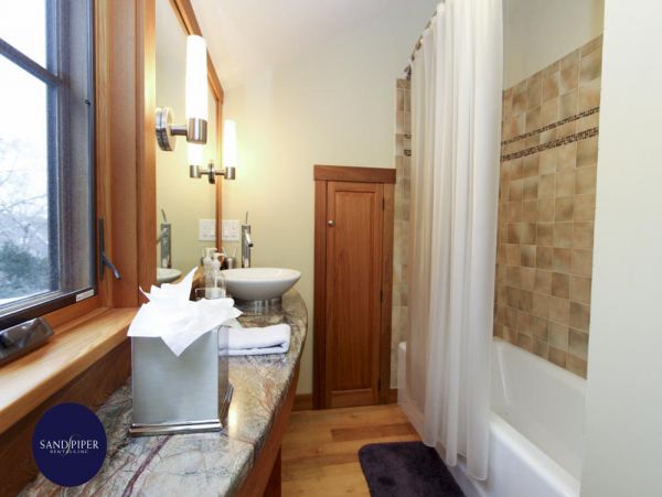Cape Cod Home 995076