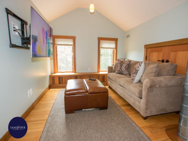 Cape Cod Home 995076