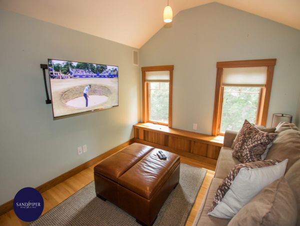 Cape Cod Home 995076