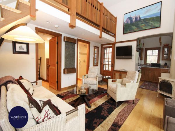 Cape Cod Home 995076