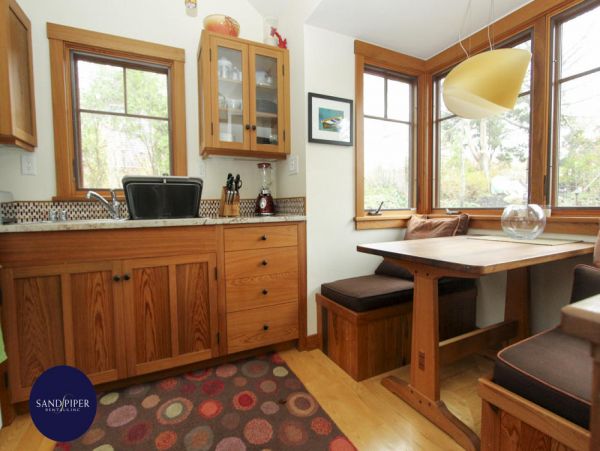 Cape Cod Home 995076