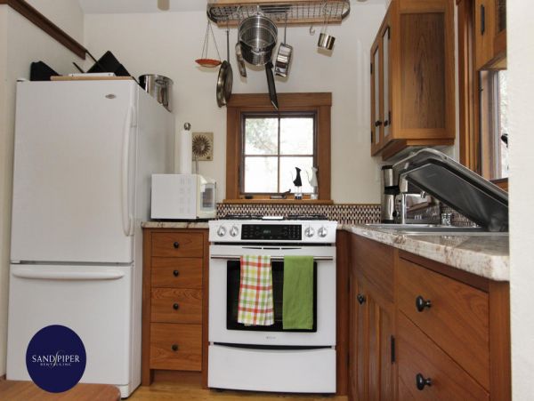 Cape Cod Home 995076