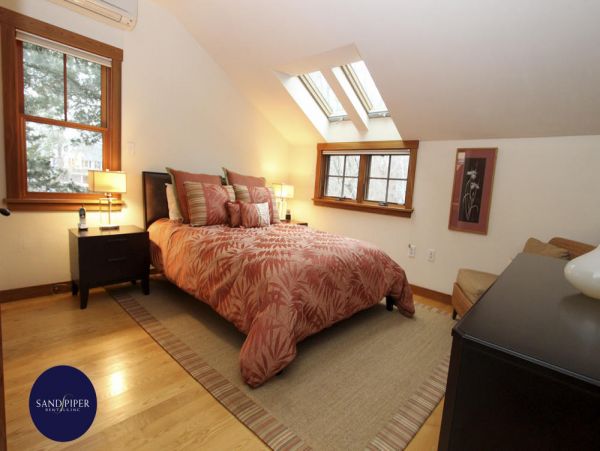 Cape Cod Home 995076