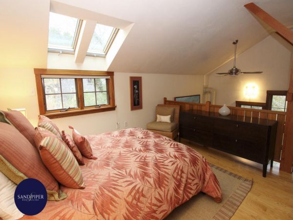 Cape Cod Home 995076