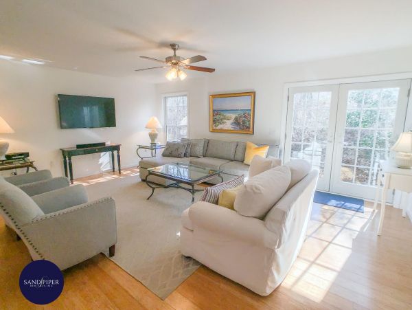 Cape Cod Home 995077