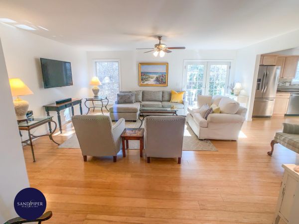 Cape Cod Home 995077