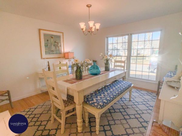 Cape Cod Home 995077