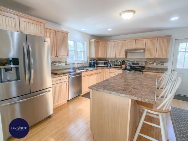 Cape Cod Home 995077