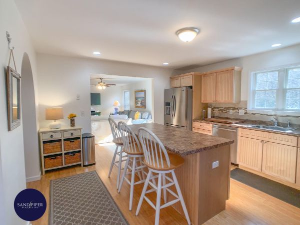 Cape Cod Home 995077