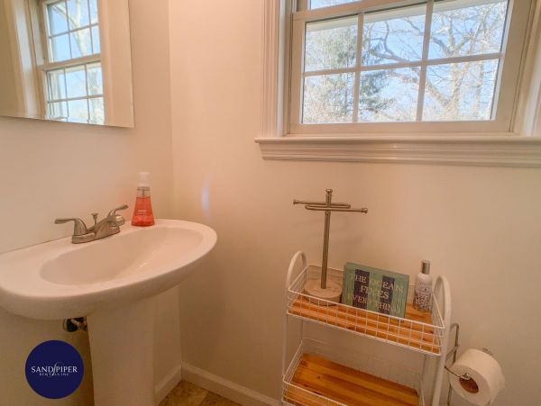Cape Cod Home 995077