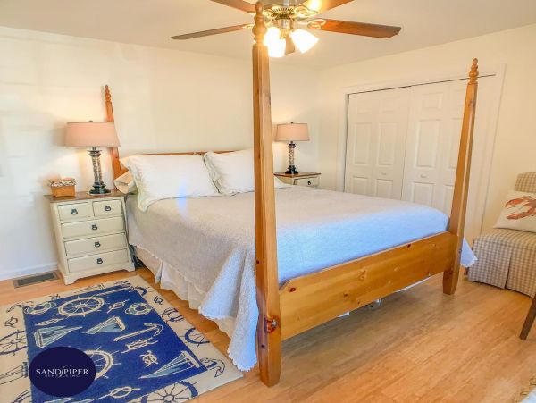 Cape Cod Home 995077