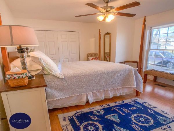 Cape Cod Home 995077