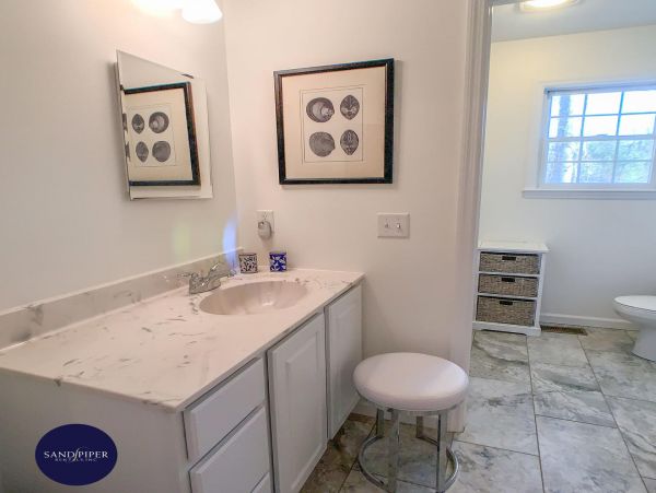 Cape Cod Home 995077