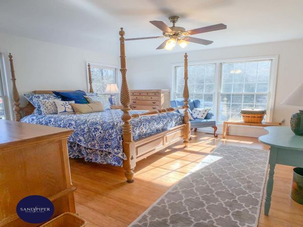 Cape Cod Home 995077