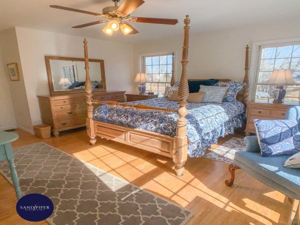 Cape Cod Home 995077