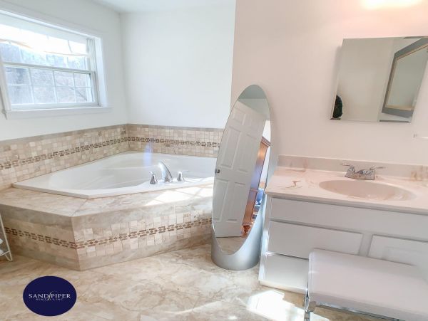 Cape Cod Home 995077