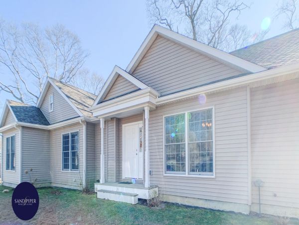 Cape Cod Home 995077